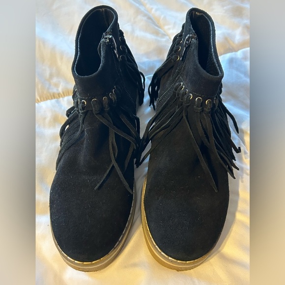 NEW Andre Assous Ankle Fringe Black Booties Suede Leather Boots - Picture 2 of 7